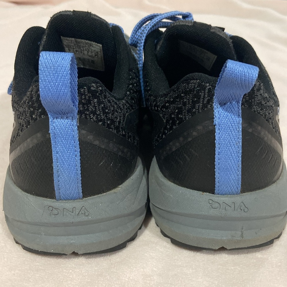 BrooksDivide sneaker size 9 - Picture 3 of 5